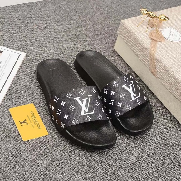 louis vuitton female slippers